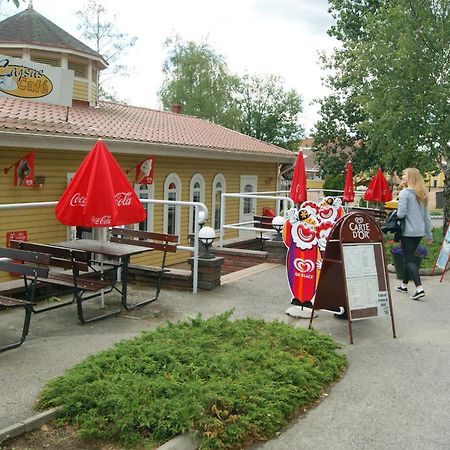 Hotel Bjoerkbackens Stugby I Vimmerby Esterno foto