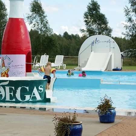 Hotel Bjoerkbackens Stugby I Vimmerby Esterno foto