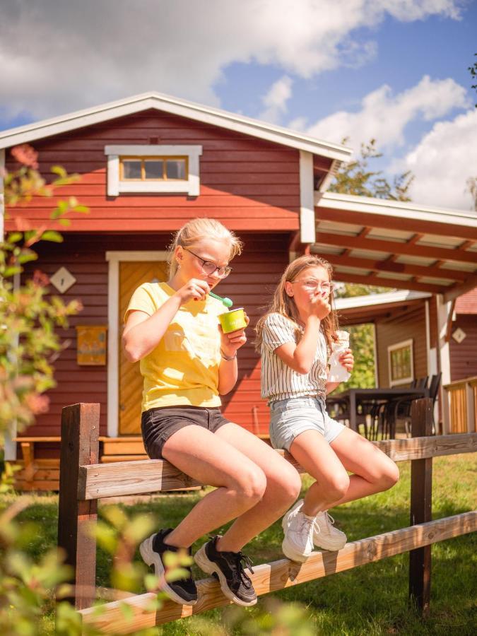 Hotel Bjoerkbackens Stugby I Vimmerby Esterno foto