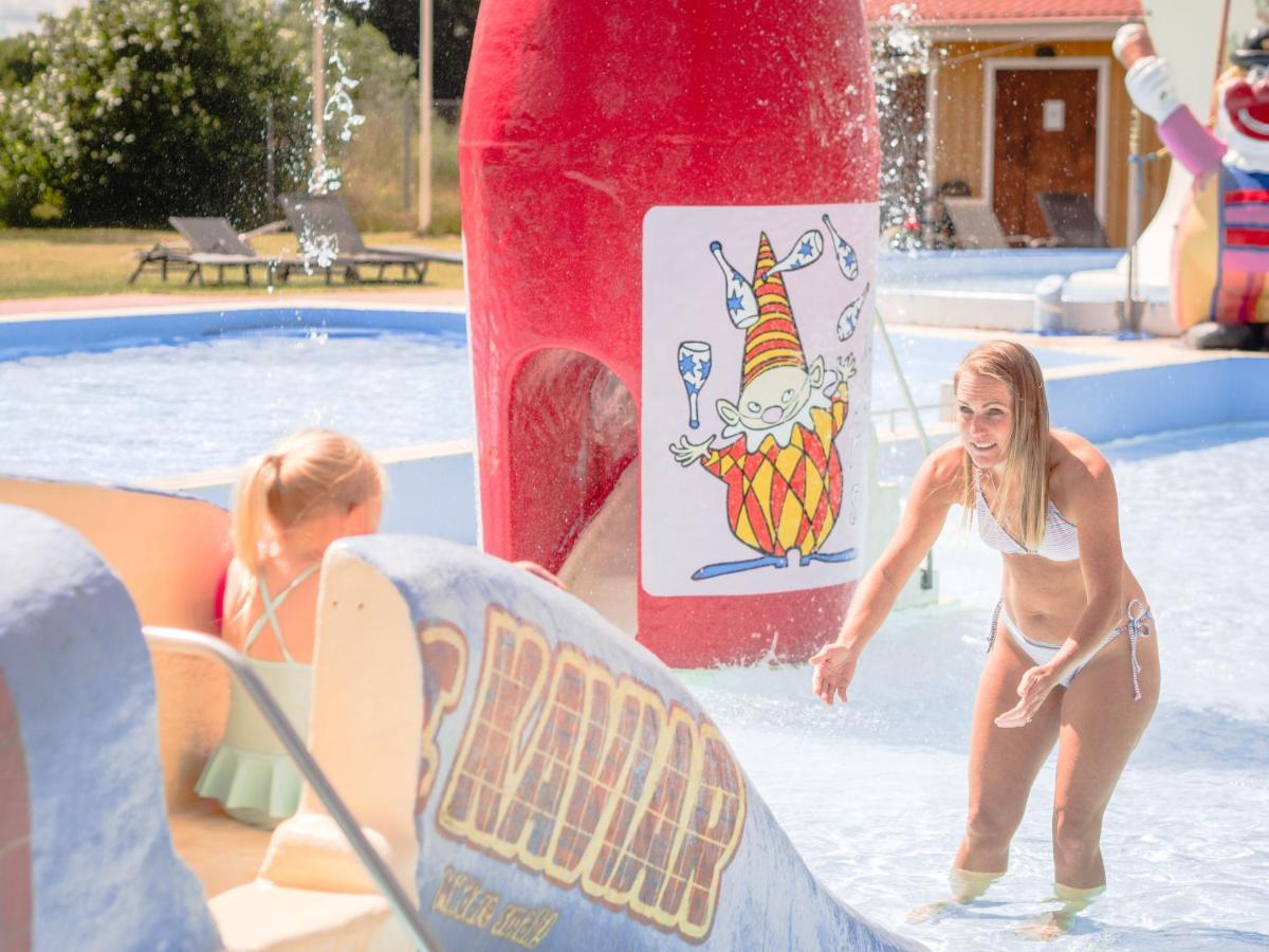 Hotel Bjoerkbackens Stugby I Vimmerby Esterno foto