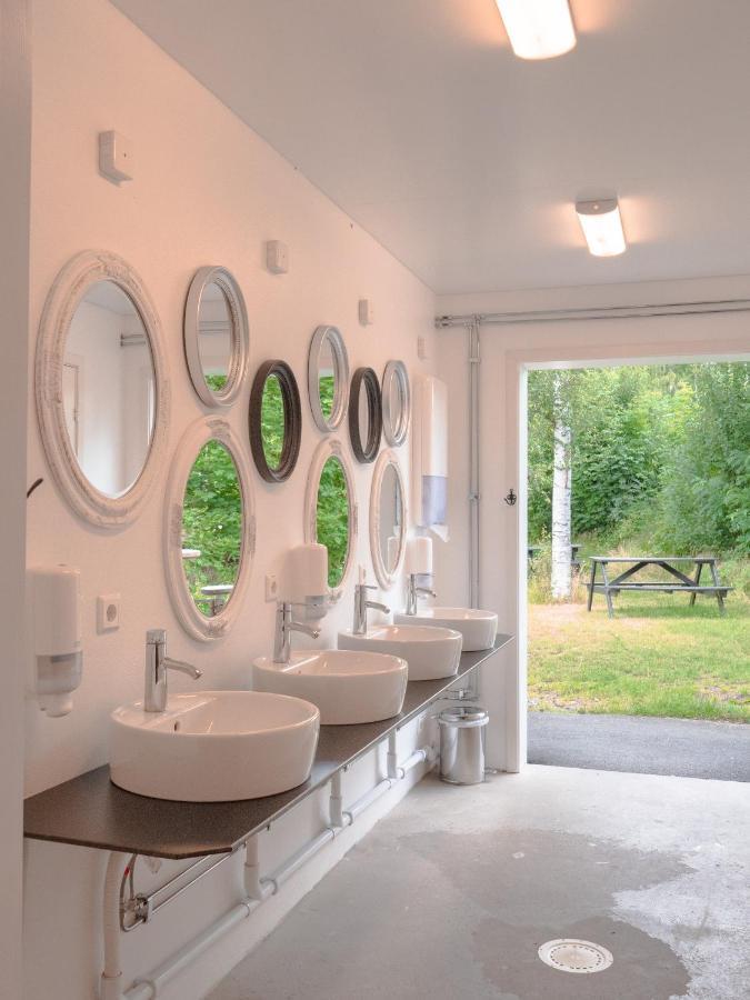 Bjoerkbackens Stugby I Vimmerby Esterno foto