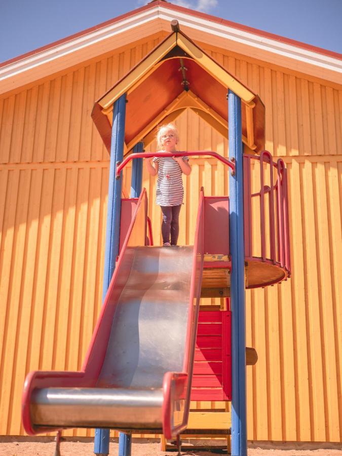 Hotel Bjoerkbackens Stugby I Vimmerby Esterno foto