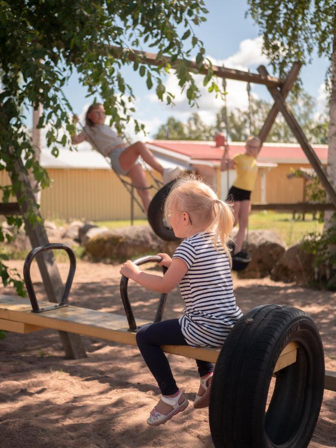 Hotel Bjoerkbackens Stugby I Vimmerby Esterno foto