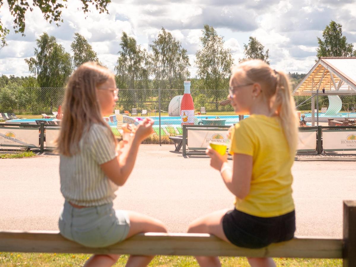 Hotel Bjoerkbackens Stugby I Vimmerby Esterno foto