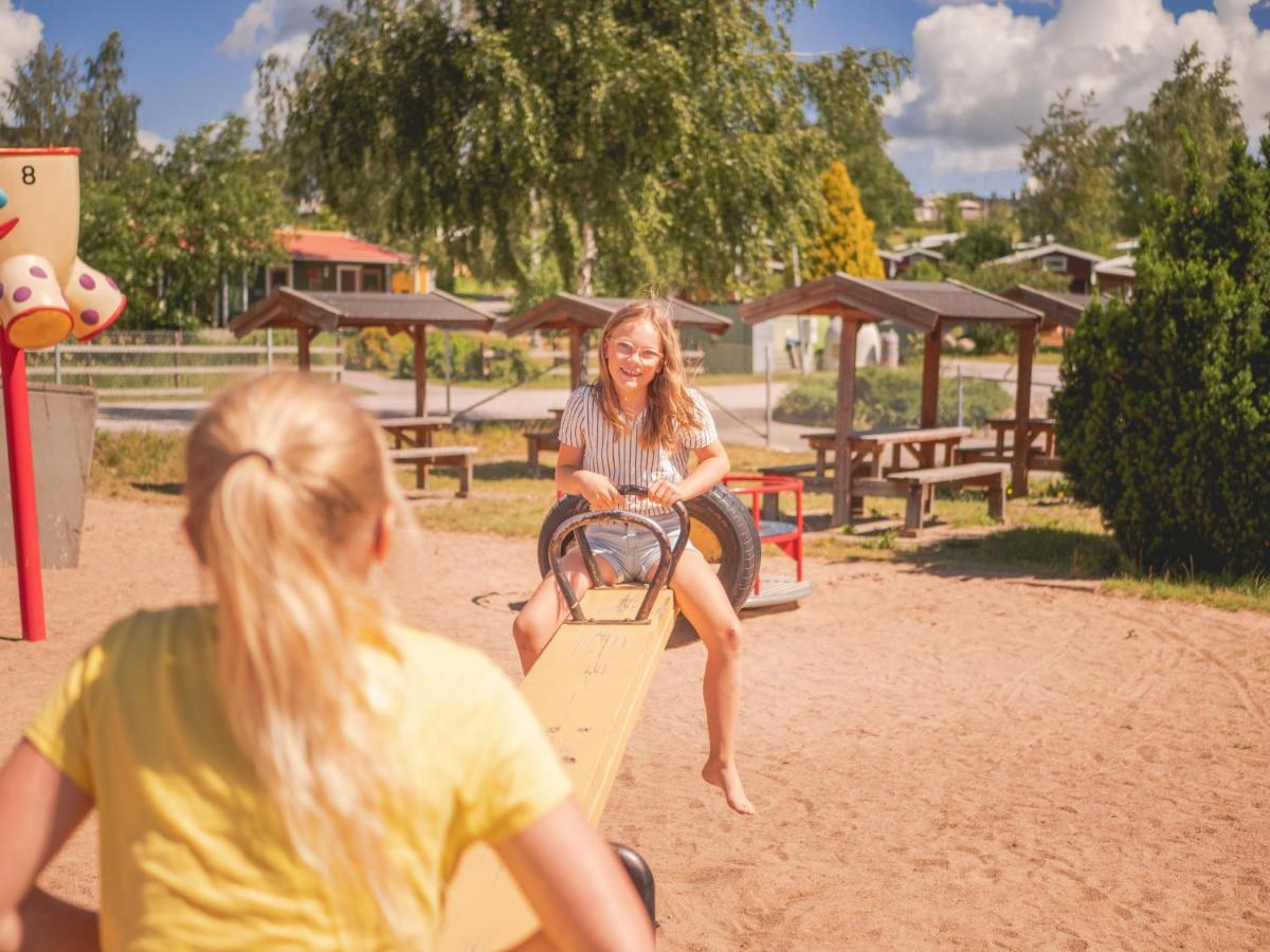 Hotel Bjoerkbackens Stugby I Vimmerby Esterno foto