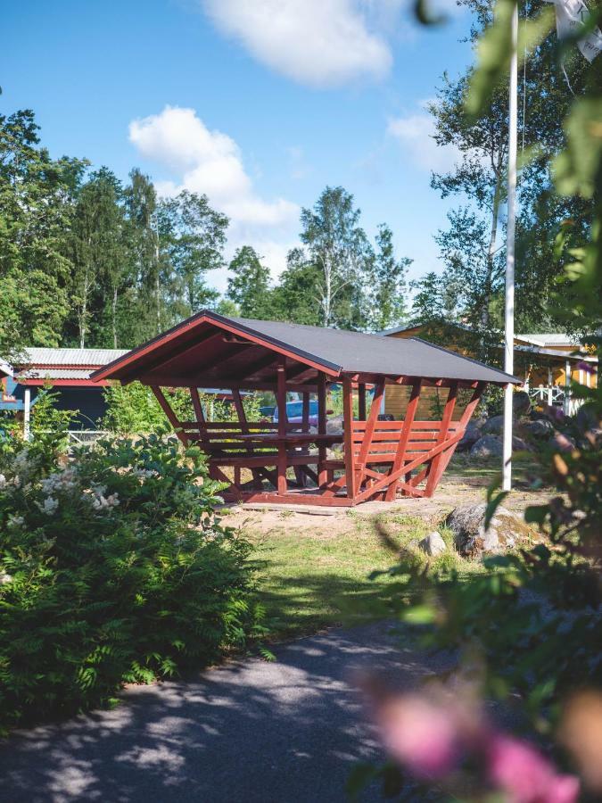 Hotel Bjoerkbackens Stugby I Vimmerby Esterno foto