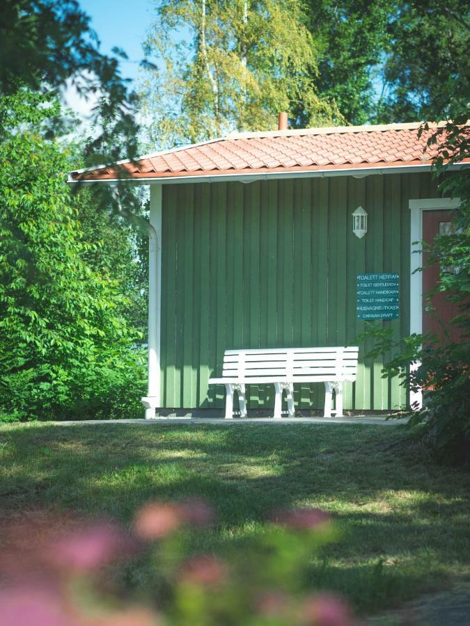 Hotel Bjoerkbackens Stugby I Vimmerby Esterno foto