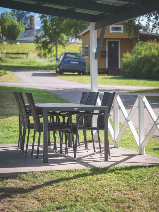 Hotel Bjoerkbackens Stugby I Vimmerby Esterno foto