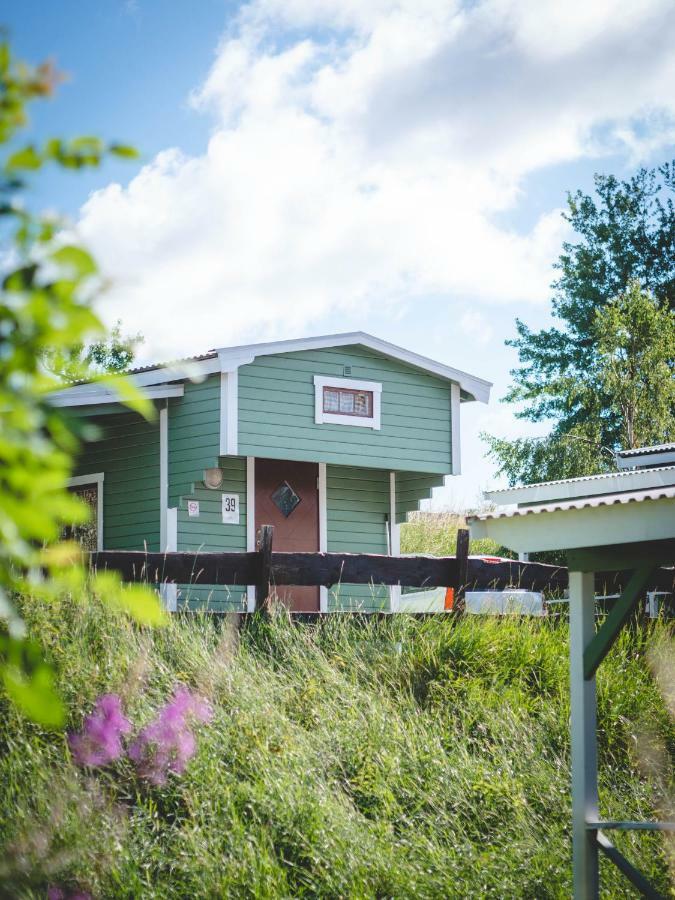 Hotel Bjoerkbackens Stugby I Vimmerby Esterno foto